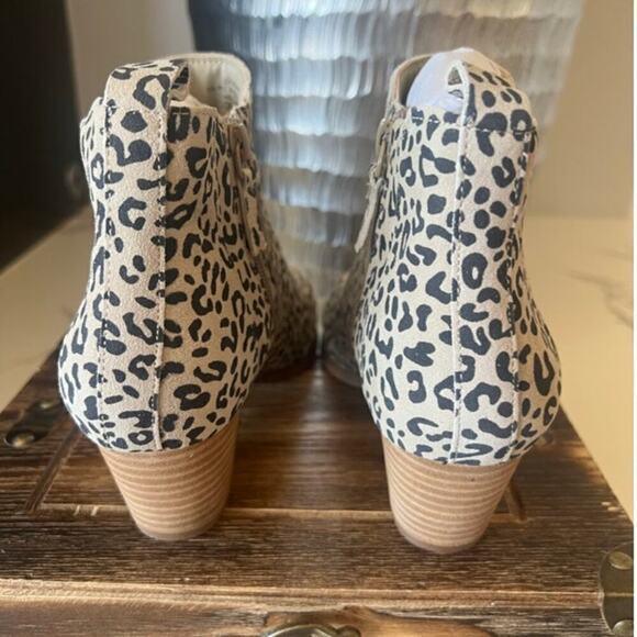 Violet & Red Cortny Heeled Booties in Leopard Print - Picture 6 of 8